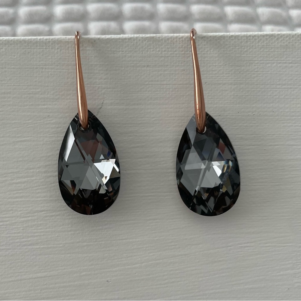 Black Teardrop Pierced Crystal Earrings